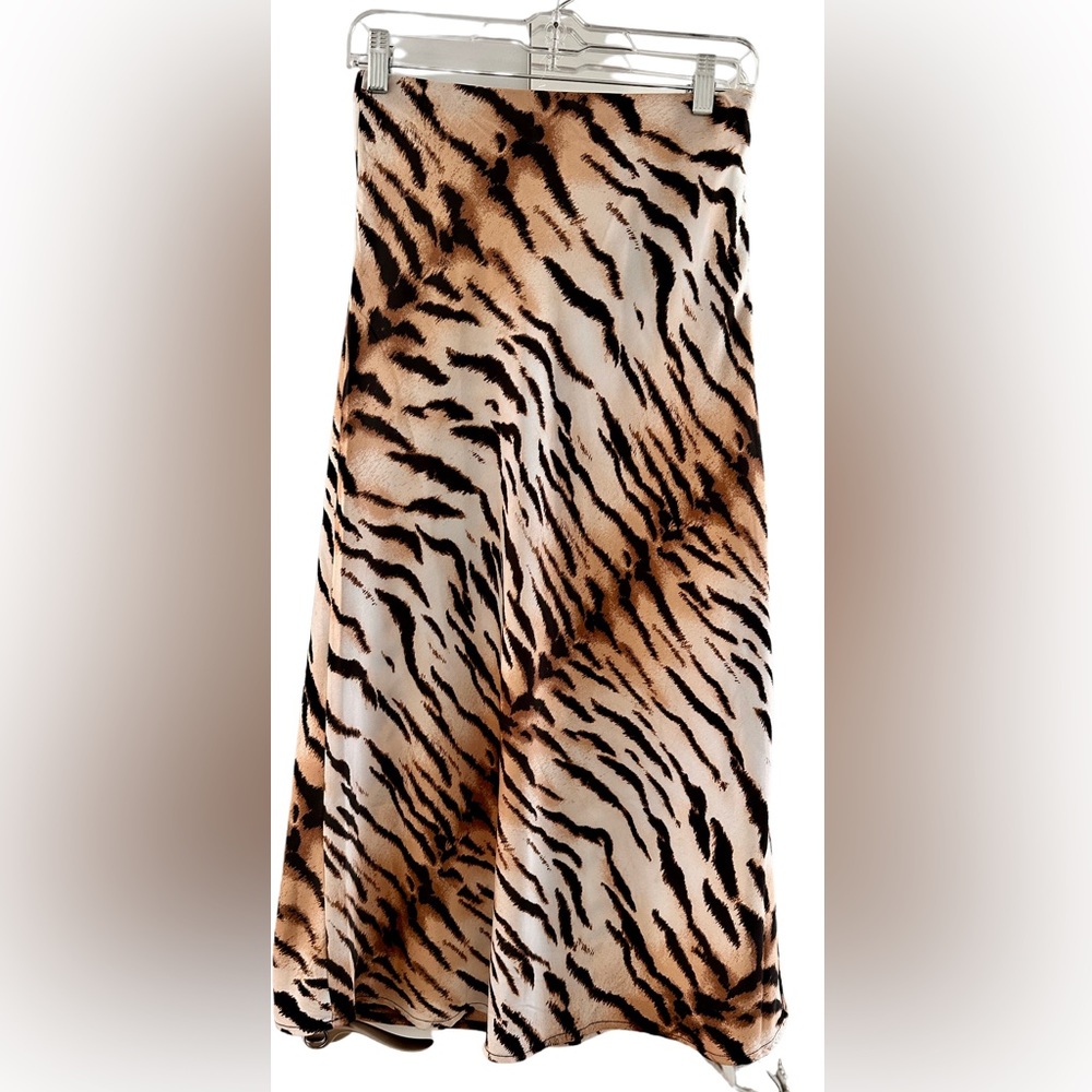 Forever 21 animal print skirt